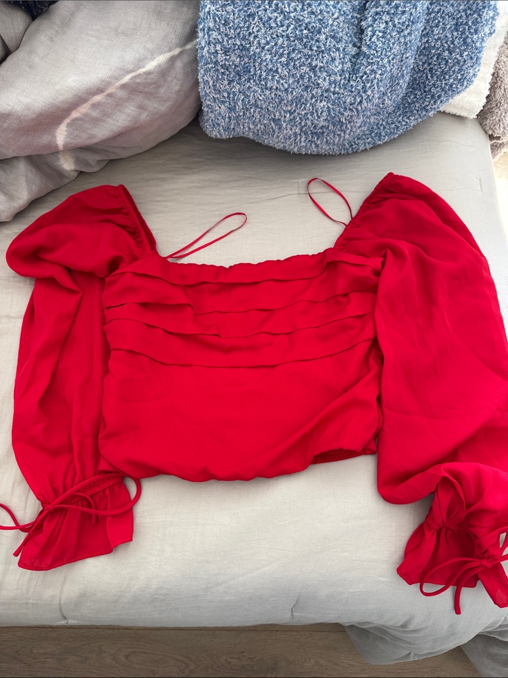 Francesca's Collections Red Puff-Sleeve Crop Blouse